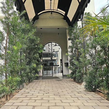 Hotel Oasis-Dream Holidays - La Petite France Сан Бернардино Екстериор снимка