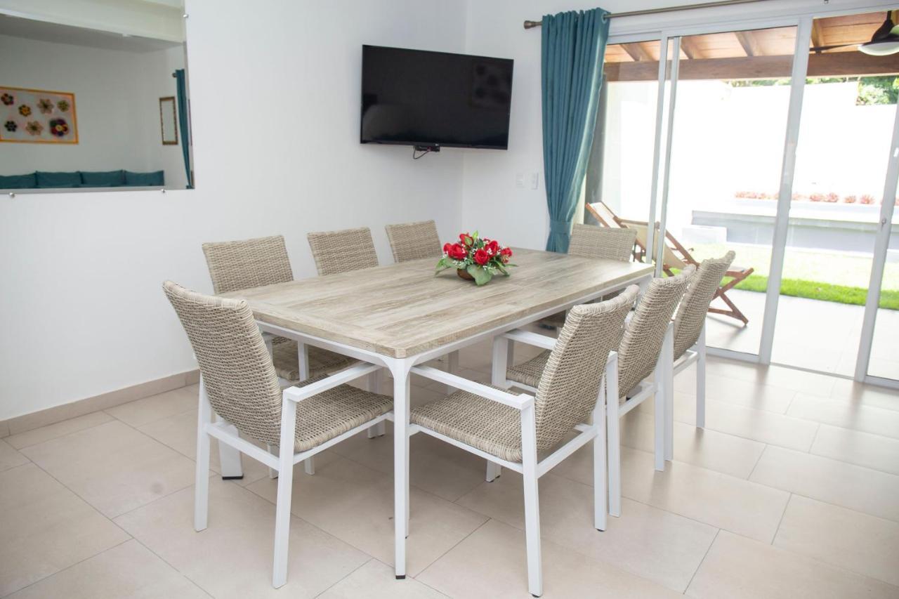 Hotel Oasis-Dream Holidays - La Petite France Сан Бернардино Екстериор снимка